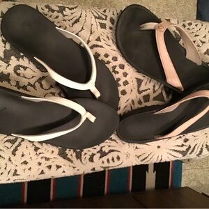 Olukai thong toe sandals, white sz 6.5